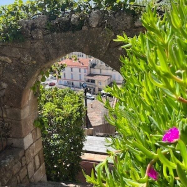 Entrée de l'Hôtel Le Château d'Argens à Les Arcs sur Argens près de Draguignan dans le Var