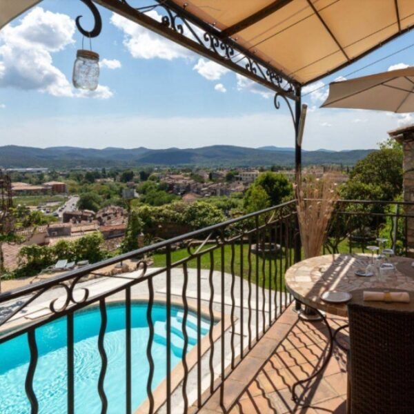 vue de la terrasse de l'hôtel du chateau d'argens