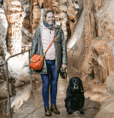 Visiter les grottes avec son chien possible en vallée de la dordogne