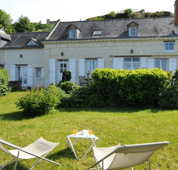 jardin de l'hôtel la demeure de la vignole