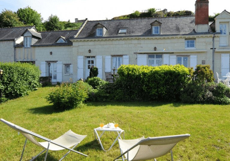 jardin de l'hôtel la demeure de la vignole