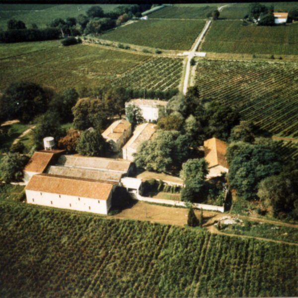 Vue aérienne du Gîte du Domaine de Maussac à Villeneuve les Béziers dans l'Hérault en Occitanie