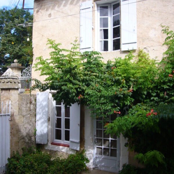 Façade duDomaine de Maussac à Villeneuve les Béziers dans l'Hérault en Occitanie