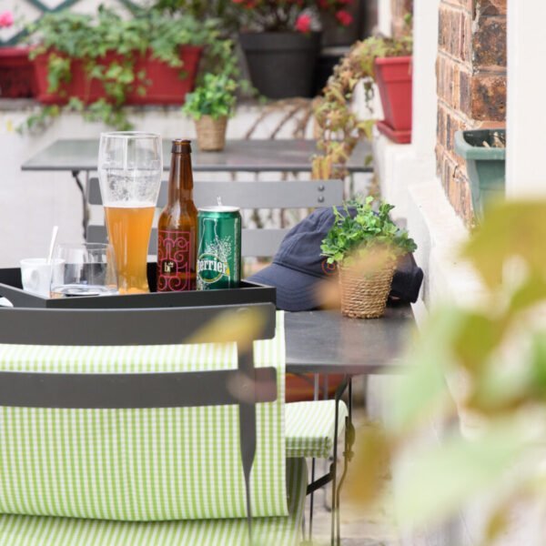 L'apéro au patio de l'Hôtel des Roys Versailles à Versailles dans les Yvelines en Île de France