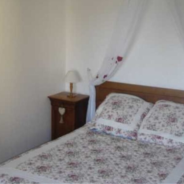 Chambre avec lit double du Gite Chez Marguerite à Saint Blimont dans la Somme , Hauts-de-France