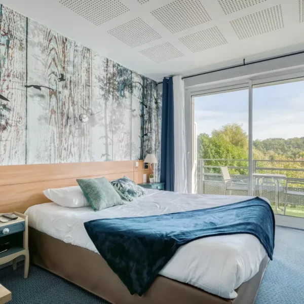 Chambre double avec balcon à Hôtel Maison Carrée proche de Nancy en Lorraine en Meurthe et Moselle