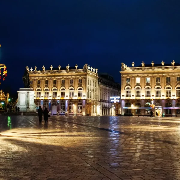 Place Stanislas à Nancy à 12 km de l'Hôtel Maison Carrée en Lorraine en Meurthe et Moselle