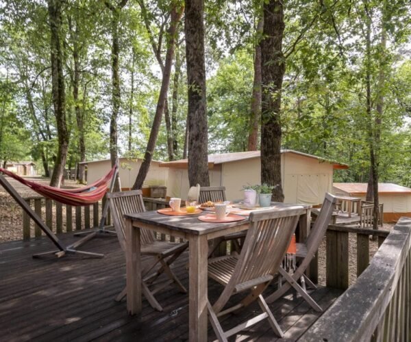 Tentes Lodges Insolites, camping le Valenty