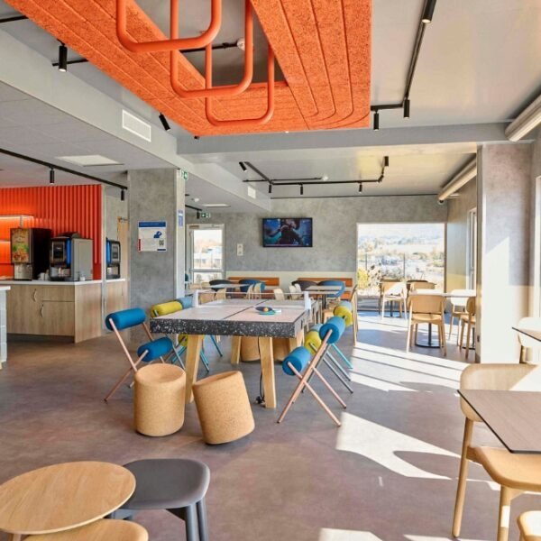Salle à manger chez Ibis Budget Nangy Annemasse à Nangy en Haute Savoie, Auvergne Rhône Alpes