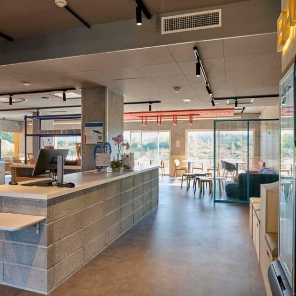 Salle à manger à l'Ibis Budget Nangy Annemasse à Nangy en Haute Savoie, Auvergne Rhône Alpes