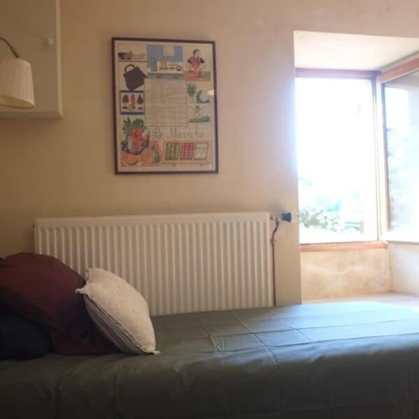 Chambre avec lit simple au Gite La Sagnarde à Loubressac dans le Lot proche de la Vallée Dordogne