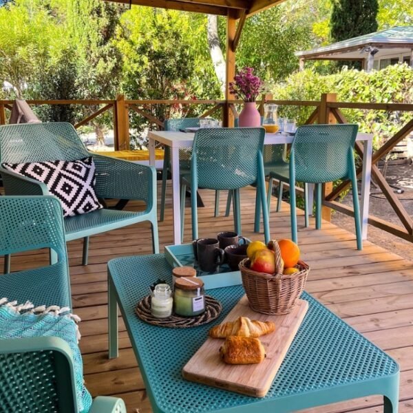 Zone relax du Camping La Petite Camargue à Aigues Mortes en Gard, Occitanie