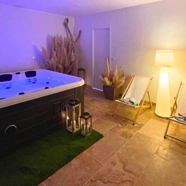 Jacuzzi et spa au Gite Villa Les Tournesols à Saint-Martin-de-Crau en Bouches-du-Rhône en Provence-Alpes-Côte d'Azur