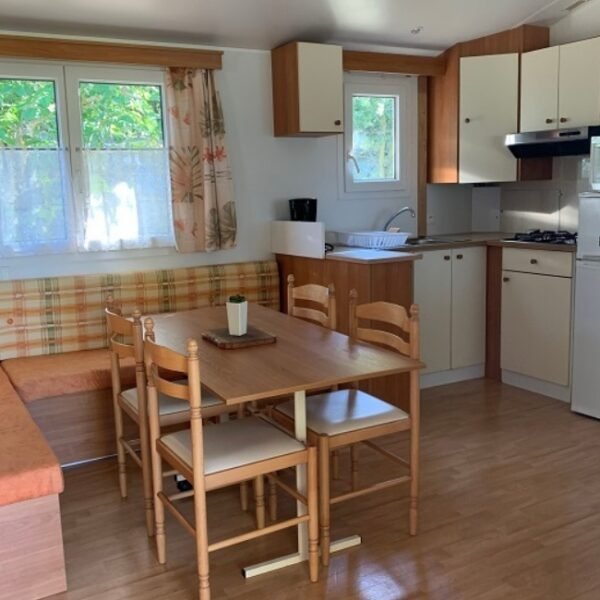 Cuisine équipé au Camping Au Gré du Vent à Taybosc en Gers en Occitanie