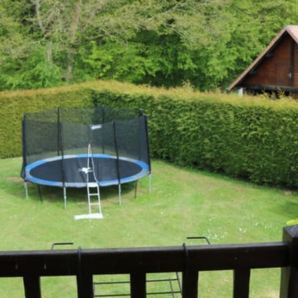 Maxi trampoline au Gîte Les Jasmins du Moulin à Chamblac dans l’Eure en Normandie