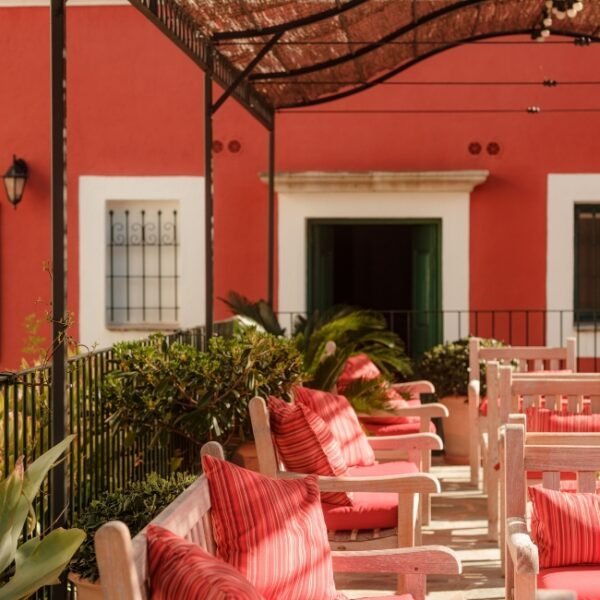 Patio et relax à l'Hôtel Castel Brando à Brando en Haute-Corse dans la Corse