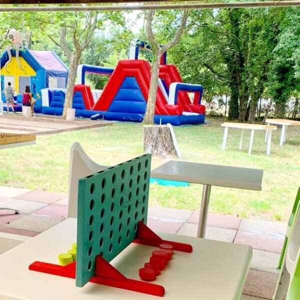 Aire de jeux pour enfants au Camping U Casone en Haute Corse à Ghisonaccia proche de la Plage et en Pleine Nature