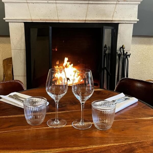 Mise en table au Restaurant Relais de la Loire près de Chambord dans le Val de Loire