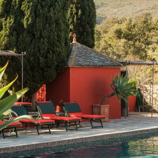 Piscine à l'Hôtel Castel Brando à Brando en Haute-Corse dans la Corse