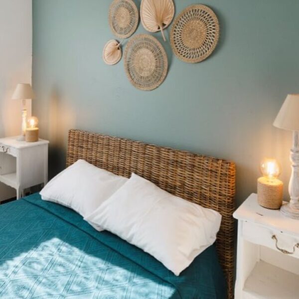 Chambre double dans une mini villa du Camping U Casone en Haute Corse à Ghisonaccia proche de la Plage et en Pleine Nature
