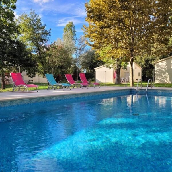 Piscine au Camping U Casone en Haute Corse à Ghisonaccia proche de la Plage et en Pleine Nature