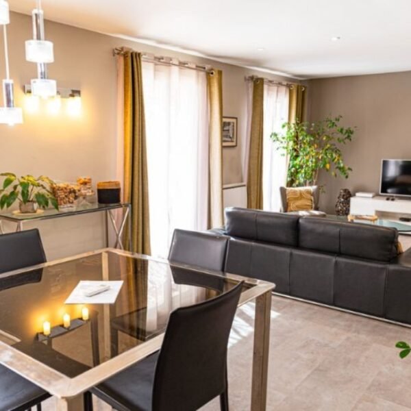 Salle de séjour au Gite Villa Les Tournesols à Saint-Martin-de-Crau en Bouches-du-Rhône en Provence-Alpes-Côte d'Azur
