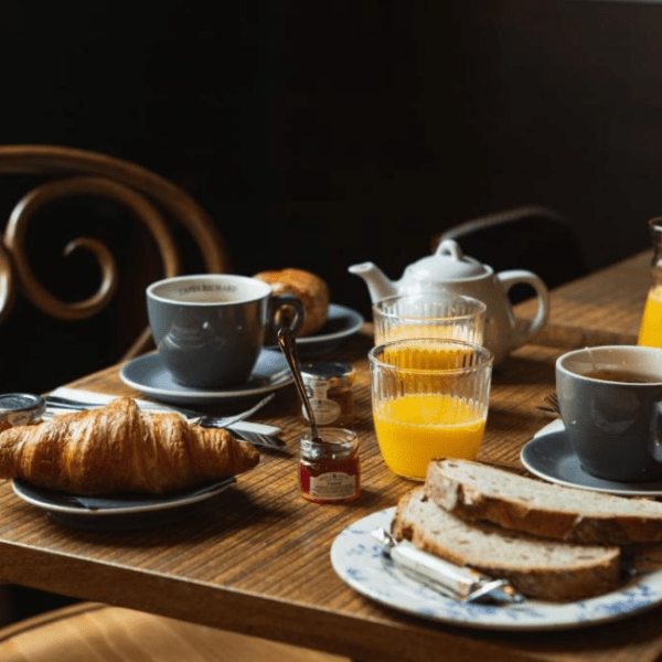Petit déjeuner à l'Hotel Relais de la Loire près de Chambord dans le Val de Loire