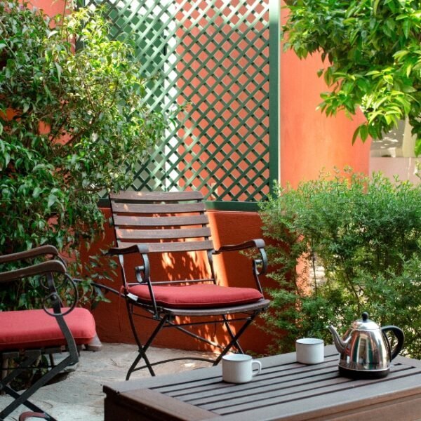 Patio à l'Hôtel Castel Brando à Brando en Haute-Corse dans la Corse