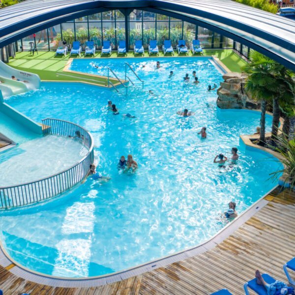 Piscine chauffée au Camping Sea Green Emeraude à Saint-Briac-sur-Mer à Ille-et-Vilaine en Bretagne