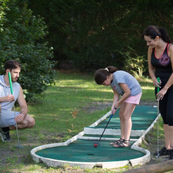 Mini golf au Camping Sea Green Domaine de la Forge à La Teste-de-Buch en Gironde en Nouvelle-Aquitaine