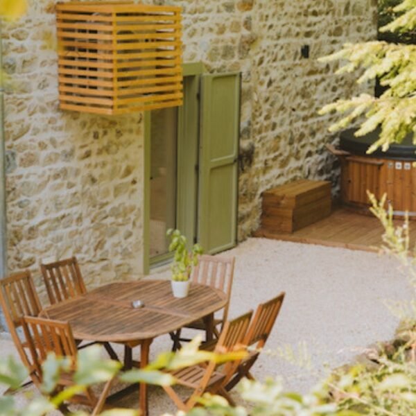 Terrasse du Gîte Maison Pernette dans le Rhône en Beaujolais vert proche de Macon