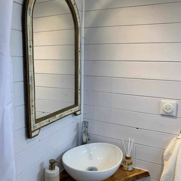 Salle de bain à La Cabane à La Pommeraye en Maine-et-Loire dans le Pays de la Loire