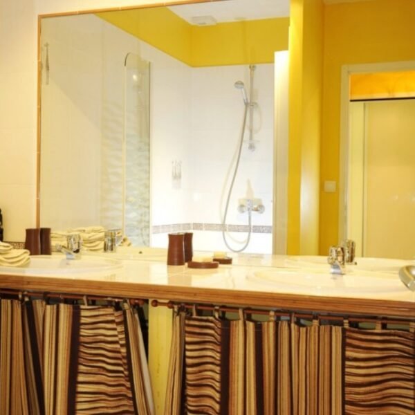 Salle de Bain de la Chambre Africaine au Gîte La Toulette à Aubiet dans le Gers en Occitanie