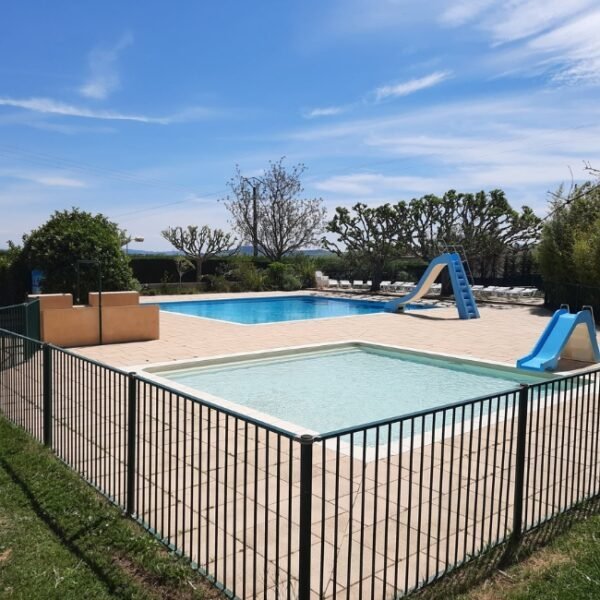 Piscine au Camping Le Pontet à Saint-Martin-d'Ardèche en Ardèche en Auvergne-Rhône-Alpes