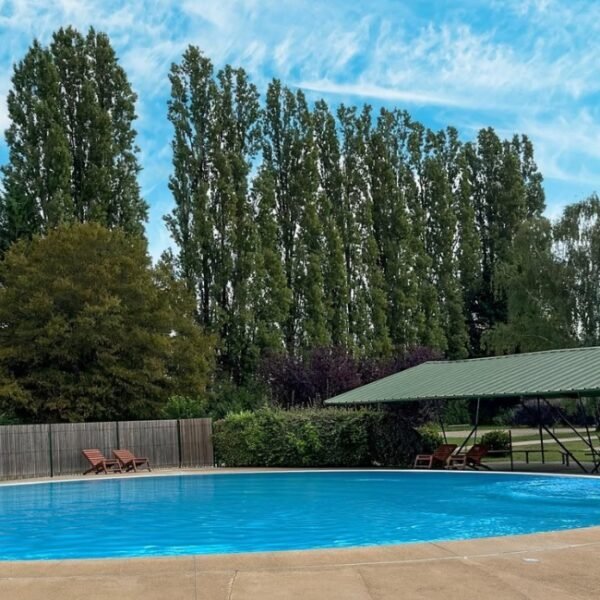 Piscine chauffée au Camping Caravaning des 4 Vents à Crèvecœur-en-Brie en Seine-et-Marne en Île-de-France