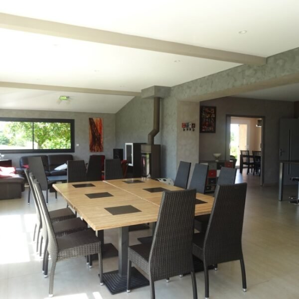Salle à manger au Gîte La Toulette à Aubiet dans le Gers en Occitanie