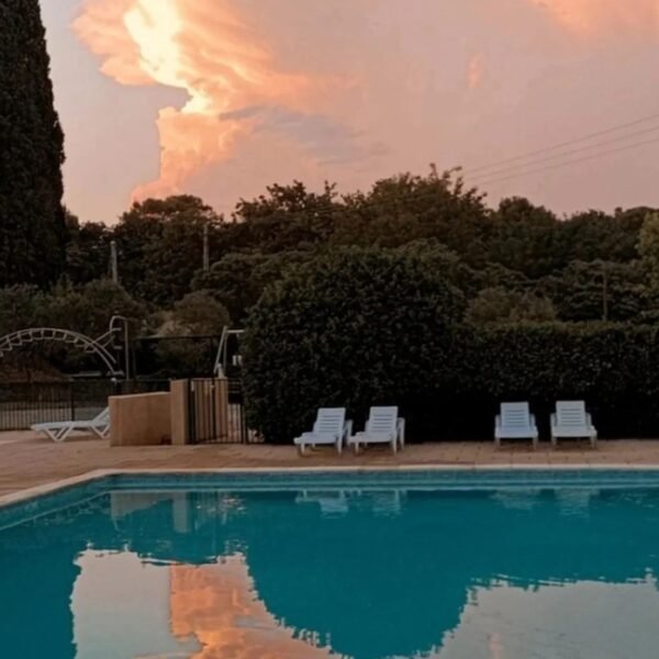 Piscine au Camping Le Pontet à Saint-Martin-d'Ardèche en Ardèche en Auvergne-Rhône-Alpes