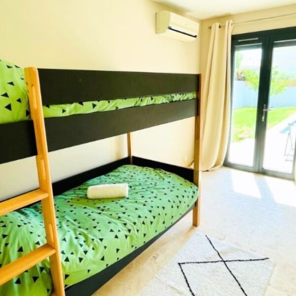 Chambre avec lit superposé au Gîte Villa Van Gogh en Provence à Saint-Martin-de-Crau à Bouches-du-Rhône en Provence-Alpes-Côte d'Azur