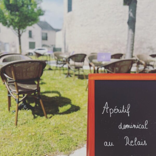 Terrasse du Restaurant Relais de la Loire près de Chambord dans le Val de Loire