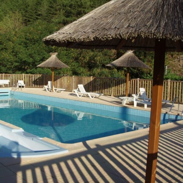 Piscine du Camping Le Pastural en Ardèche près de Vals les Bains à Ucel
