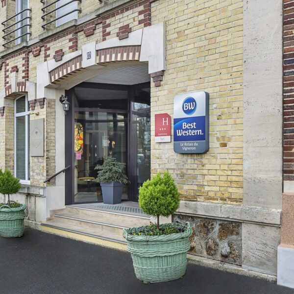 Entrée de l'Hôtel BW Le Relais du Vigneron en Champagne à Vertus dans la Marne