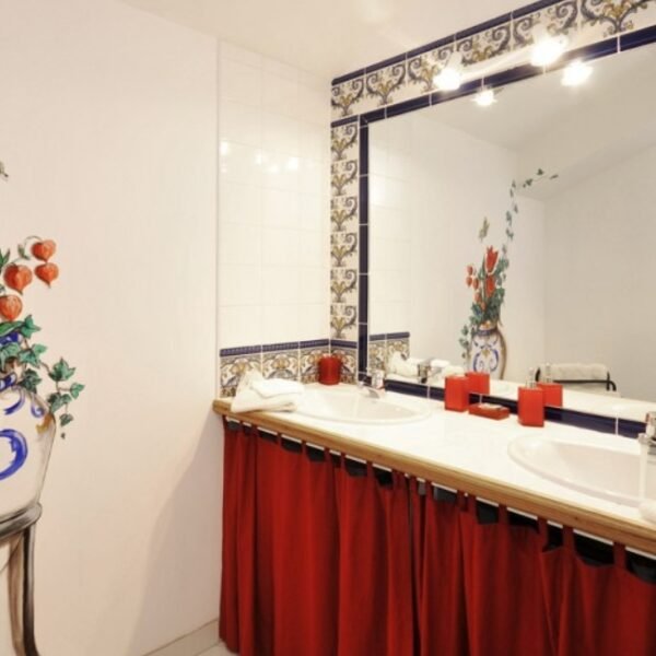 Salle de Bain de la Chambre Marine au Gîte La Toulette à Aubiet dans le Gers en Occitanie