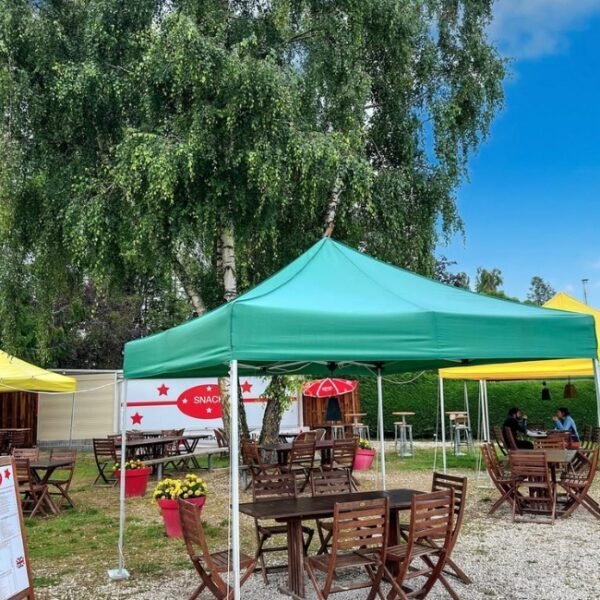 Zone restaurant au Camping Caravaning des 4 Vents à Crèvecœur-en-Brie en Seine-et-Marne en Île-de-France