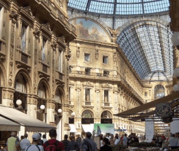 La Galerie Victor-Emmanuel II à Milan en Italie.