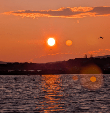 Très beau coucher de soleil dans le Sud de la France en Camargue