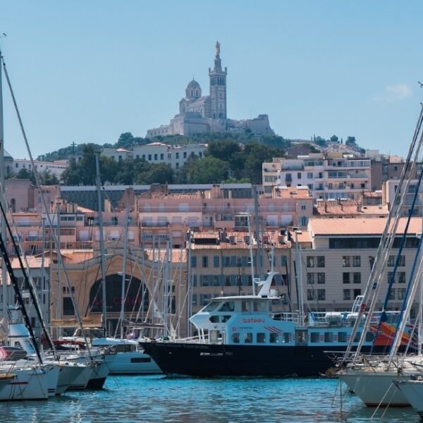 Port proche du Camping la Bergerie à Hyères dans le Var en Provence-Alpes-Côte d'Azur