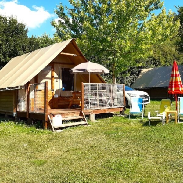 Ecolodge au Camping La Cascade à Meyrueis en Lozère en Occitanie