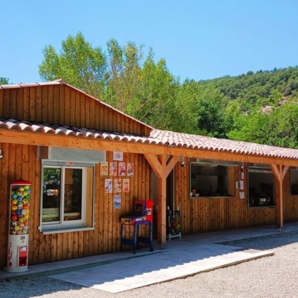 Reception au Camping Les Rives du lac de Sainte-Croix à Bauduen dans le Var en Provence-Alpes-Côte d'Azur