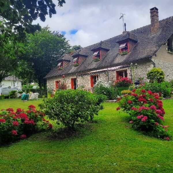 Vue extérieure de la Chambre d'Hôtes Les Bosquets à Caugé dans l'Eure en Normandie