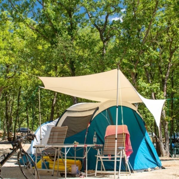 Emplacement au Camping Les Rives du lac de Sainte-Croix à Bauduen dans le Var en Provence-Alpes-Côte d'Azur